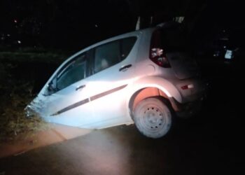 ಸುಬ್ರಹ್ಮಣ್ಯ: ಹೊಂಡಕ್ಕೆ ಬಿದ್ದ ಕಾರು..!!