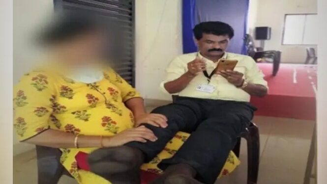 ಮಂಗಳೂರು: ಆಸ್ಪತ್ರೆಯಲ್ಲೇ  ವೈದ್ಯಾಧಿಕಾರಿಯ ರಂಗಿನಾಟ..!! ಮಹಿಳಾ ಸಿಬ್ಬಂದಿ ಜೊತೆ ಚೆಲ್ಲಾಟ