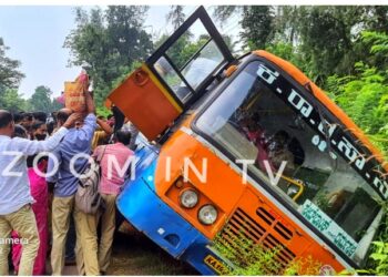 ಮದ್ದಡ್ಕ : ಚಾಲಕನ ನಿಯಂತ್ರಣ ತಪ್ಪಿ ರಸ್ತೆ ಬದಿಯ ಚರಂಡಿಗೆ ಬಿದ್ದ ಕೆ ಎಸ್ ಆರ್ ಟಿ ಸಿ ಬಸ್..!! ಪ್ರಯಾಣಿಕರು ಪ್ರಾಣಾಪಾಯದಿಂದ ಪಾರು