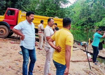 ಅಕ್ರಮ ಮರಳುಗಾರಿಕೆ ಅಡ್ಡೆಗೆ ಬಂಟ್ವಾಳ ಎ.ಎಸ್ಪಿ ತಂಡದಿಂದ ದಾಳಿ..!! ಎರಡು ಟಿಪ್ಪರ್,ಮೂರು ದೋಣಿ ವಶ