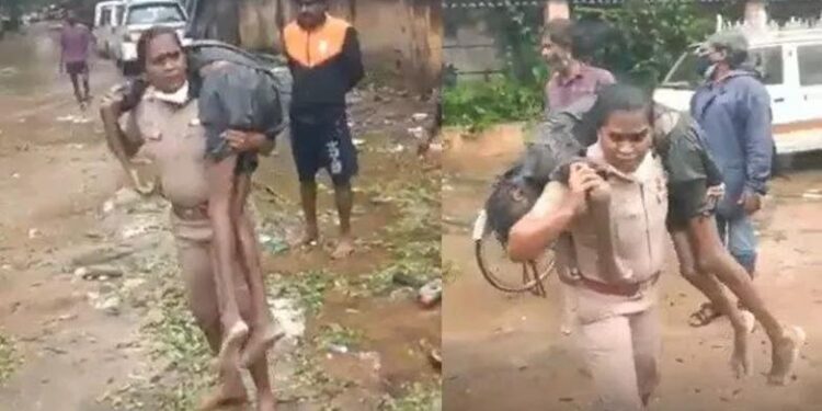 ಚೆನ್ನೈ ಮಹಾ ಮಳೆಯಲ್ಲಿ ಪ್ರಜ್ಞೆ ತಪ್ಪಿದ್ದ ನಿರಾಶ್ರಿತ: ಹೆಗಲ ಮೇಲೆ ಹೊತ್ತು ನಡೆದ ಮಹಿಳಾ ಪೊಲೀಸ್