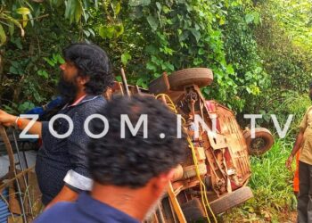 ಪಂಜಳ: ಆಪೆ ರಿಕ್ಷಾ ಪಲ್ಟಿ,ಚಾಲಕ ಪ್ರಾಣಾಪಾಯದಿಂದ ಪಾರು:; ಇಂಜಿನಿಯರ್ ಮತ್ತು ಗುತ್ತಿಗೆದಾರರ ನಿರ್ಲಕ್ಷತನದಿಂದ ರಸ್ತೆ ದುರಸ್ಥಿ ಕಾರ್ಯಾ ಆರಂಭವಾಗಿಲ್ಲ – ಗ್ರಾಮಸ್ಥರ ಆಕ್ರೋಶ