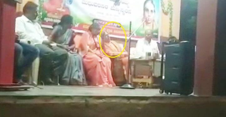 ಹುಟ್ಟುಹಬ್ಬದ ದಿನ ಭಕ್ತರಿಗೆ ಆಶೀರ್ವಚನ ನೀಡ್ತಿದ್ದಾಗಲೇ ಅಸುನೀಗಿದ ಸ್ವಾಮೀಜಿ..!! ಸಾಮಾಜಿಕ ಜಾಲತಾಣಗಳಲ್ಲಿ ವೈರಲ್ ಆಗುತ್ತಿದೆ ವಿಡಿಯೋ