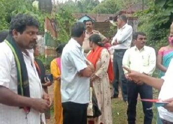 ಪಲ್ಲತ್ತಡ್ಕ: ಶಿಕ್ಷಕರ ಮೇಲಿನ ಅಸಮಾಧಾನಕ್ಕೆ ಶಾಲೆಗೆ ಆಗಮಿಸಿ ಪೋಷಕರ ಪ್ರತಿಭಟನೆ