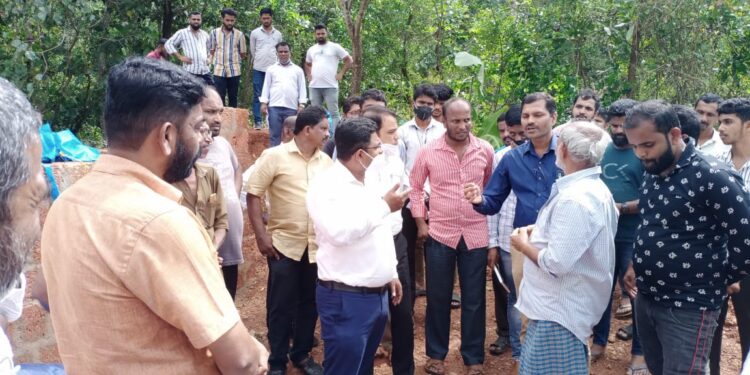 ಬೆಳ್ತಂಗಡಿ: ಶಾಲಾ ಆಟದ ಮೈದಾನವನ್ನು ಅತಿಕ್ರಮಿಸಿಕೊಂಡ 23 ಕುಟುಂಬಗಳು:; ತೆರವುಗೊಳಿಸಿದ ಪುತ್ತೂರು ಎ.ಸಿ ನೇತೃತ್ವದ ತಂಡ