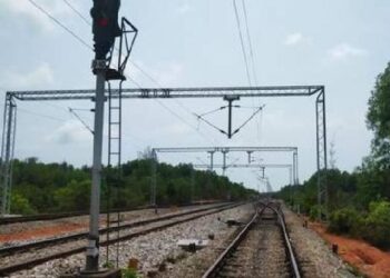 ಮಂಗಳೂರು: ಗೂಡ್ಸ್ ರೈಲಿನ ಮೇಲೇರಿ ಸೆಲ್ಪಿ ತೆಗೆಯಲು ಹೋದ ಯುವಕನಿಗೆ ವಿದ್ಯುತ್ ಶಾಕ್..!!