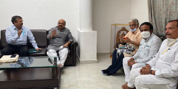 ಮತಾಂತರ ನಿಷೇಧ ಕಾಯ್ದೆ ವಿಚಾರ: ಸಿಎಂ ಬೊಮ್ಮಾಯಿರನ್ನು ದಿಢೀರ್ ಭೇಟಿ ಮಾಡಿದ ಕ್ರಿಶ್ಚಿಯನ್​ ನಿಯೋಗ..!!