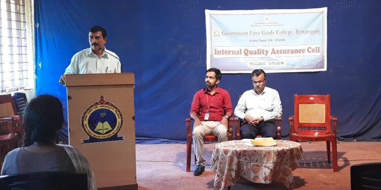 ಬೆಟ್ಟಂಪಾಡಿ: ಕಾಲೇಜಿನಲ್ಲಿ ಸಂವಿಧಾನ ದಿನಾಚರಣೆ:; ಮೂಲಭೂತ ಹಕ್ಕುಗಳ ಜೊತೆಗೆ ಕರ್ತವ್ಯಗಳ ಅರಿವೂ ಕೂಡ ಮುಖ್ಯ- ದಾಮೋದರ ಕಣಜಾಲು