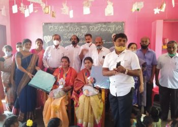 ಪಡಿಬಾಗಿಲು: ವರ್ಗಾವಣೆಗೊಂಡ ಶಿಕ್ಷಕಿಯರಿಗೆ ಬೀಳ್ಕೊಡುವ ಸಮಾರಂಭ ಹಾಗೂ ಅಭಿನಂದನಾ ಕಾರ್ಯಕ್ರಮ