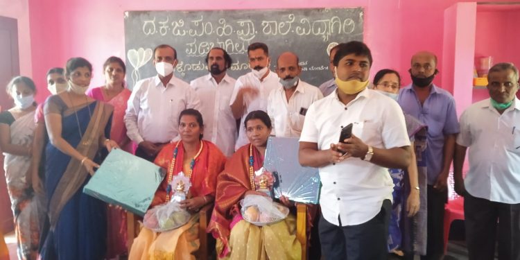 ಪಡಿಬಾಗಿಲು: ವರ್ಗಾವಣೆಗೊಂಡ ಶಿಕ್ಷಕಿಯರಿಗೆ ಬೀಳ್ಕೊಡುವ ಸಮಾರಂಭ ಹಾಗೂ ಅಭಿನಂದನಾ ಕಾರ್ಯಕ್ರಮ