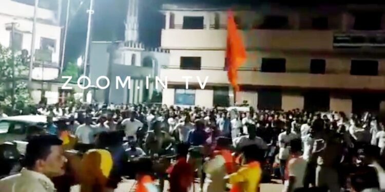 ಉಪ್ಪಿನಂಗಡಿ:  ಪಿ.ಎಫ್.ಐ. ಪ್ರತಿಭಟನೆಯ ನಡುವೆಯೇ ಸಾಗಿದ ಭಜನಾ ತಂಡ..!!