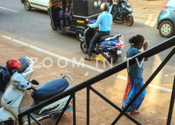 ಪುತ್ತೂರು: ಕಂಠ ಪೂರ್ತಿ ಕುಡಿದು ನಡು ರಸ್ತೆಯಲ್ಲೇ ಮಹಿಳೆಯ ರಂಪಾಟ..!!