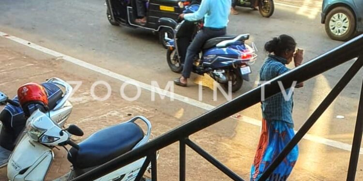 ಪುತ್ತೂರು: ಕಂಠ ಪೂರ್ತಿ ಕುಡಿದು ನಡು ರಸ್ತೆಯಲ್ಲೇ ಮಹಿಳೆಯ ರಂಪಾಟ..!!