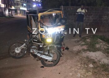 ಪುತ್ತೂರು: ಎಪಿಎಂಸಿ ರಸ್ತೆಯಲ್ಲಿ ಆಟೋ ರಿಕ್ಷಾ ಮತ್ತು ಬೈಕ್ ನಡುವೆ ಡಿಕ್ಕಿ..!! ದ್ವಿಚಕ್ರ ವಾಹನ ಸವಾರ ಆಸ್ಪತ್ರೆಗೆ ದಾಖಲು