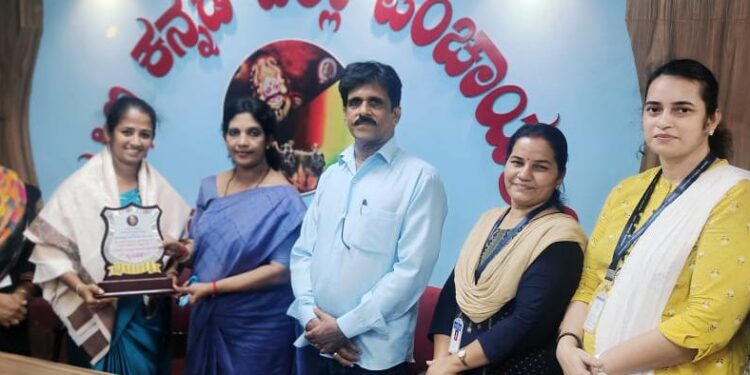 ಗ್ರಂಥಾಲಯ ಸದಸ್ಯತ್ವ ಅಭಿಯಾನದಲ್ಲಿ ಅತೀ ಹೆಚ್ಚು ಸದಸ್ಯತ್ವ ನೋಂದಾವಣೆ:; ಕೇಪು ಗ್ರಾ.ಪಂ.ಗ್ರಂಥಾಲಯದ ಮೇಲ್ವಿಚಾರಕಿ ಭವ್ಯ ರವರಿಗೆ ಗೌರವಾರ್ಪಣೆ