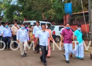 ವಿಧಾನ ಪರಿಷತ್ ಚುನಾವಣೆ: ನಗರಸಭಾ ಸದಸ್ಯರೊಂದಿಗೆ ಆಗಮಿಸಿ ಮತ ಚಲಾಯಿಸಿದ ಶಾಸಕ ಸಂಜೀವ ಮಠಂದೂರು