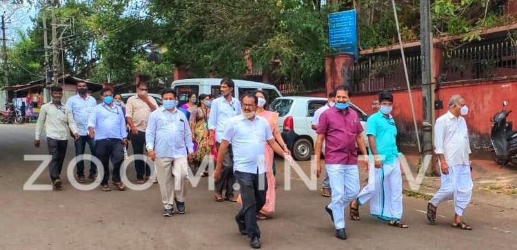 ವಿಧಾನ ಪರಿಷತ್ ಚುನಾವಣೆ: ನಗರಸಭಾ ಸದಸ್ಯರೊಂದಿಗೆ ಆಗಮಿಸಿ ಮತ ಚಲಾಯಿಸಿದ ಶಾಸಕ ಸಂಜೀವ ಮಠಂದೂರು