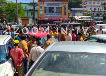 ಪುತ್ತೂರು: ಡಿವೈಡರ್ ಹಾರಿದ ಆಲ್ಟೊ ಕಾರ್..!! ಇನ್ನೊಂದು ಬದಿ ಪಾರ್ಕ್ ಮಾಡಿದ್ದ ಕಾರ್ ಗೆ ಡಿಕ್ಕಿ.!!!