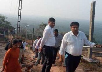 ಬಂಟ್ವಾಳ: ಕಾರಿಂಜೇಶ್ವರ ದೇವಾಲಯಕ್ಕೆ ಜಿಲ್ಲಾಧಿಕಾರಿ ಹಾಗೂ ತಹಶೀಲ್ದಾರ್‌ ಭೇಟಿ..!!