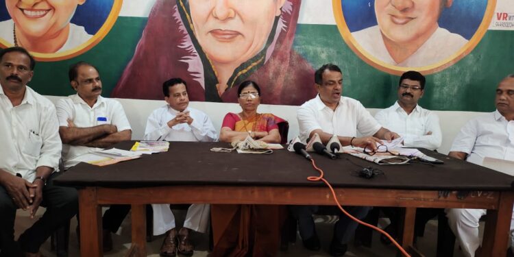 ವಿಟ್ಲ ಪಟ್ಟಣ ಪಂಚಾಯತ್ ಚುನಾವಣೆ ಅಂಗವಾಗಿ ಕಾಂಗ್ರೆಸ್‌ನಿಂದ ಪ್ರಣಾಳಿಕೆ ಬಿಡುಗಡೆ:; ಪ್ರಜೆಗಳಿಂದ ಪ್ರಜೆಗಳಿಗಾಗಿ ಪ್ರಜೆಗಳಿಗೋಸ್ಕರ ಪ್ರಜೆಗಳೇ ತಯಾರಿಸಿದ ಪ್ರಣಾಳಿಕೆ ಇದಾಗಿದೆ – ಮಂಜುನಾಥ ಭಂಡಾರಿ