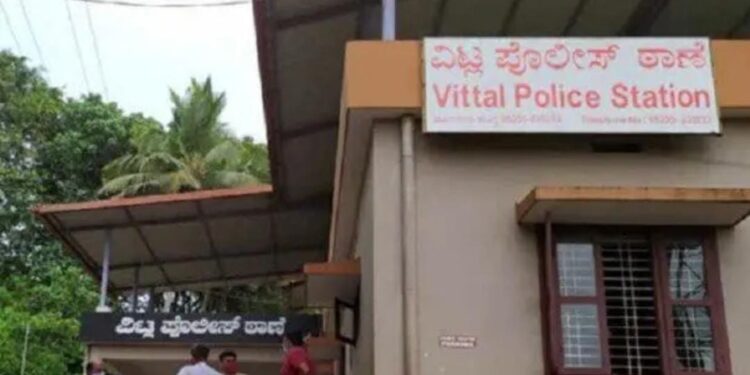 ವಿಟ್ಲ: ಮದುಮಗ ಕೊರಗಜ್ಜನ ವೇಷ ಧರಿಸಿ ಅವಮಾನಿಸಿದ ಪ್ರಕರಣ:; ಪುತ್ತೂರು ‘ಫಾತಿಮಾ ಡ್ರೆಸ್’ ಸೆಂಟರ್ ಮಾಲಕ ಸಹಿತ ಇಬ್ಬರ ಬಂಧನ..!!