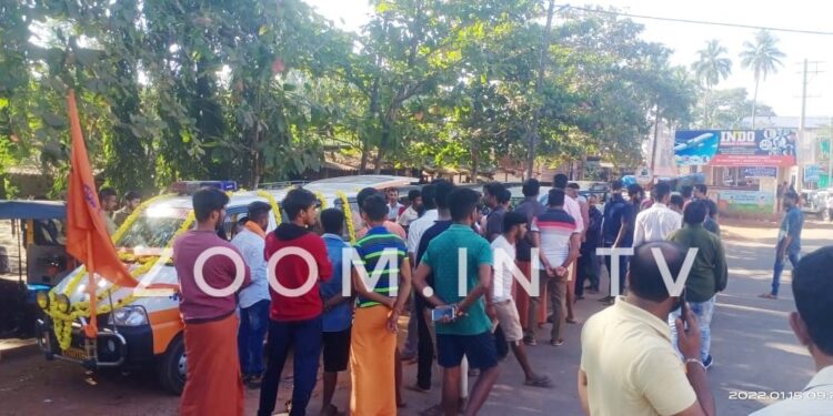 ಚೆನ್ನರಾಯಪಟ್ಟಣದಲ್ಲಿ ಅಪಘಾತಕ್ಕೆ ಬಲಿಯಾಗಿದ್ದ  ದೇವಿಪ್ರಸಾದ್ ಶೆಟ್ಟಿ ರವರಿಗೆ ಈಶ್ವರಮಂಗಲದಲ್ಲಿ ಅಂತಿಮ ನಮನ: ಚೊಚ್ಚಲ ಹೆರಿಗೆಗೆ ದಾಖಲಾಗಿದ್ದ ದೇವಿಪ್ರಸಾದ್ ಶೆಟ್ಟಿ ಪತ್ನಿಗೆ ಗಂಡು ಮಗು ಜನನ..!!