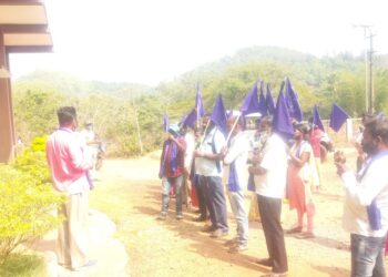 ವಿಟ್ಲ: ಸಾರ್ವಜನಿಕ ರಸ್ತೆಯ ಅತಿಕ್ರಮಣ: ಮಾಣಿಲ ಗ್ರಾ.ಪಂ ಮುಂಭಾಗ ದಲಿತ್ ಸೇವಾ ಸಮಿತಿ ಪ್ರತಿಭಟನೆ