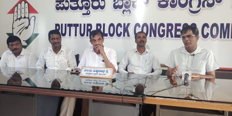 ಬ್ರಹ್ಮಶ್ರೀ ನಾರಾಯಣ ಗುರು ಸ್ತಬ್ದಚಿತ್ರ ಪ್ರಸ್ತಾವನೆ ತಿರಸ್ಕಾರ: ‘ಶ್ರೇಷ್ಠ ಸಮಾಜ ಸುಧಾರಕ, ವಿಶ್ವದಲ್ಲಿ ಖ್ಯಾತಿಯನ್ನು ಪಡೆದಂತಹ ನಾರಾಯಣ ಗುರುಗಳ ಸ್ತಬ್ದಚಿತ್ರವನ್ನು ಕೇಂದ್ರ ವಿನಃ ಕಾರಣ ತೆಗೆದು ಹಾಕಿದ್ದು, ನ್ಯಾಯ ಸಮ್ಮತವಲ್ಲ’..!! – ಬ್ಲಾಕ್ ಕಾಂಗ್ರೆಸ್ ಅಧ್ಯಕ್ಷ ಎಂ.ಬಿ. ವಿಶ್ವನಾಥ ರೈ