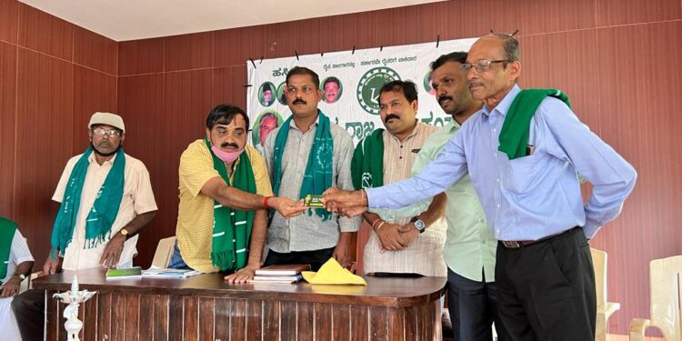 ದ.ಕ. ಜಿಲ್ಲೆಯ ತೆಂಗು ರೈತ ಸಂಸ್ಥೆಯ ಪ್ರಥಮ ಹಂತದ ತೆಂಗು ರೈತ ಕಾರ್ಡ್ ವಿತರಣೆ