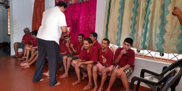 ಪ್ರಜ್ಞಾ ಆಶ್ರಮ ಹಾಗೂ ಕಾಂಗ್ರೆಸ್ ಕಚೇರಿಯಲ್ಲಿ ಹುಟ್ಟುಹಬ್ಬ ಆಚರಿಸಿಕೊಂಡ ಉದ್ಯಮಿ, ಕಾಂಗ್ರೆಸ್ ಮುಖಂಡ ಶಿವರಾಮ ಆಳ್ವ