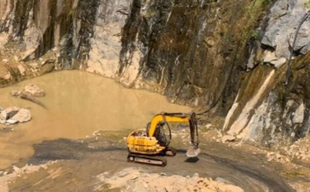 ಕಾರಿಂಜ: ಮತ್ತೆ ಪ್ರಾರಂಭವಾದ ಗಣಿಗಾರಿಕೆ..!! ಹಿಂ.ಜಾ.ವೇ. ಕಾರ್ಯಕರ್ತರಿಂದ ಜಿಲ್ಲಾಧಿಕಾರಿಗೆ ಮಾಹಿತಿ : ದಾಳಿ ನಡೆಸಿದ ತಹಶೀಲ್ದಾರ್..!!