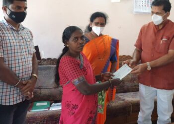 ವಿಟ್ಲ: ಪಟ್ಟಣ ಪಂ. ಅರ್ಹ ಫಲಾನುಭವಿಗಳಿಗೆ ಚೆಕ್ ಹಾಗೂ ಪ್ರಾಕೃತಿಕ ವಿಕೋಪದ ಪರಿಹಾರ ಧನ ವಿತರಣೆ