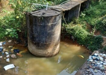 ಮಾರಕ ರೋಗಗಳ ಭೀತಿಯಲ್ಲಿ ವಿಟ್ಲದ ಜನತೆ.! ವಿಟ್ಲ ಪಟ್ಟಣ ಪಂ. ವ್ಯಾಪ್ತಿಯಲ್ಲಿ ಕೊಚ್ಚೆ ನೀರಿನ ಮಧ್ಯೆ ಕುಡಿಯುವ ನೀರು ಸರಬರಾಜು ಬಾವಿ.! ಪ.ಪಂ.ನ ಮುಖ್ಯಾಧಿಕಾರಿ, ಆರೋಗ್ಯ ಅಧಿಕಾರಿಗಳು ಹೃದಯ ಹೀನರೇ.? ಅಧಿಕಾರಿಗಳ ಕರ್ತವ್ಯಕ್ಕೆ ಸಾಕ್ಷಿಯಾದ ಕಲ್ಲಕಟ್ಟ ನೀರು ಸರಬರಾಜು.!