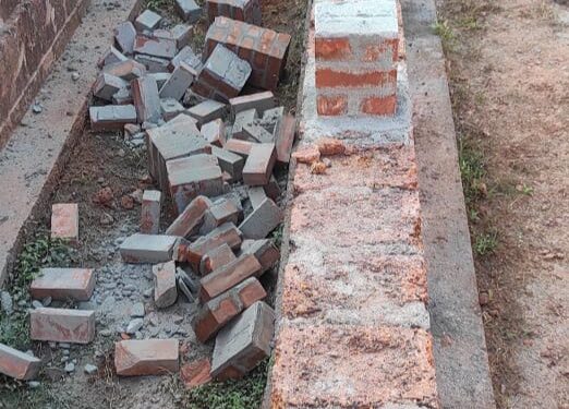 ಬೆಳ್ತಂಗಡಿ: ಜೀರ್ಣೋದ್ಧಾರಗೊಳ್ಳುತ್ತಿರುವ ನಿಡಿಗಲ್ ದೇವಸ್ಥಾನದ ಗೋಡೆಗೆ ಕಿಡಿಗೇಡಿಗಳಿಂದ ಹಾನಿ: ಹಿಂದೂ ಸಂಘಟನೆಗಳಿಂದ ವ್ಯಾಪಕ ಆಕ್ರೋಶ