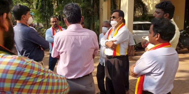 ಮಂಗಳೂರು: ಇಂಟರ್ನ್ಯಾಷನಲ್ ಸ್ಕೂಲ್ ಮತ್ತು ನರ್ಸಿಂಗ್ ಕಾಲೇಜಿನಲ್ಲಿ ಕನ್ನಡ ಬೋರ್ಡ್ ಗಳಿಲ್ಲ ಹಾಗೂ ಉಪನ್ಯಾಸಕರು ಮಲಯಾಳಂ ಉಪನ್ಯಾಸ ನೀಡುವ ಆರೋಪ:; ಏಳು ದಿನಗಳೊಳಗೆ ಬದಲಾವಣೆಯಾಗದಿದ್ದಲ್ಲಿ ಉಗ್ರ ಹೋರಾಟದ ಎಚ್ಚರಿಕೆ ನೀಡಿದ ಕನ್ನಡ ಸೇನೆ