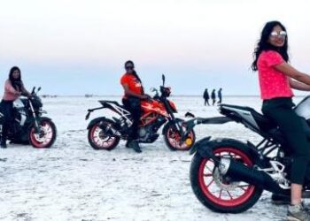 ಬೈಕ್‌ನಲ್ಲೇ ‘ಇಂಡಿಯಾ-ಪಾಕಿಸ್ತಾನ್’ ಬಾರ್ಡರ್‌ ಜರ್ನಿ..!! ‘Incredible ಇಂಡಿಯಾದಲ್ಲೊಂದು Impossible ಜರ್ನಿಯನ್ನು ಪೂರೈಸಿ ಬಂದ “ತುಳುನಾಡ ಕುವರಿಯರು”‘