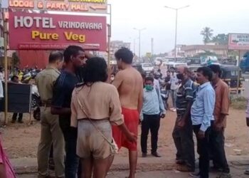 ಪಡುಬಿದ್ರೆ: ನಡುಬೀದಿಯಲ್ಲಿ ವಿದ್ಯಾರ್ಥಿಗಳ ಎಣ್ಣೆ ರಂಪಾಟ..!! ಸಾರ್ವಜನಿಕರು ಸುಸ್ತೋ ಸುಸ್ತು..!!!