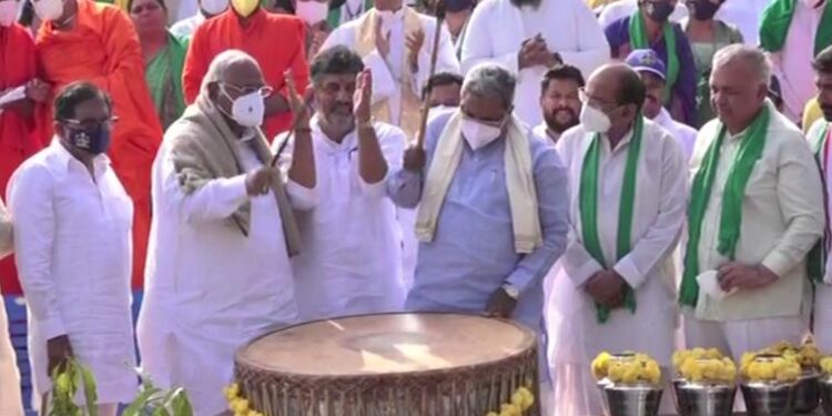 ‘ಕೈ’ನಾಯಕರಿಗೆ ಶಾಕ್.. ಡಿಕೆಎಸ್​, ಸಿದ್ದರಾಮಯ್ಯ ಸೇರಿ 30 ಮಂದಿ ವಿರುದ್ಧ ಎಫ್.ಐ.ಆರ್. ದಾಖಲು..!!!