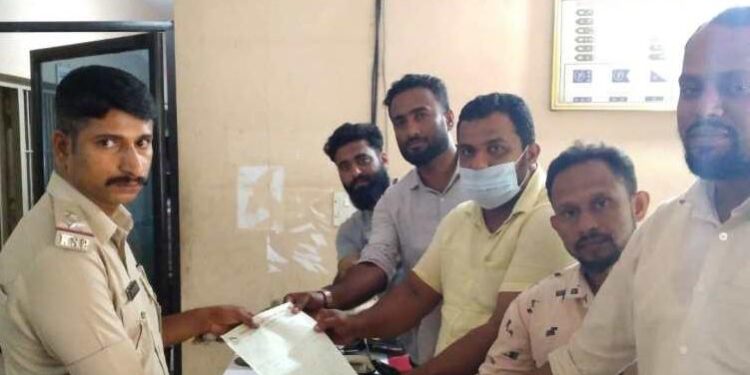 ವಿಟ್ಲ: ಹಿಂ.ಜಾ.ವೇ.ಕರೆಕೊಟ್ಟ ಬಂದ್ ಅನ್ನು ವಿಫಲಗೊಳಿಸುವಂತೆ ಎಸ್.ಡಿ.ಪಿ.ಐ. ವತಿಯಿಂದ ವಿಟ್ಲ ಠಾಣೆಗೆ ಮನವಿ