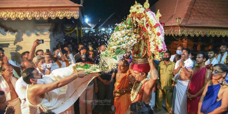 ಪುತ್ತೂರು: ಮಹಾಲಿಂಗೇಶ್ವರ ದೇವರ ಸನ್ನಿಧಿಯಲ್ಲಿ ಮಕರ ಸಂಕ್ರಮಣ ಉತ್ಸವ: ಹತ್ತೂರ ಒಡೆಯನಿಗೆ ಕನಕಾಭಿಷೇಕ ಸಮರ್ಪಣೆ