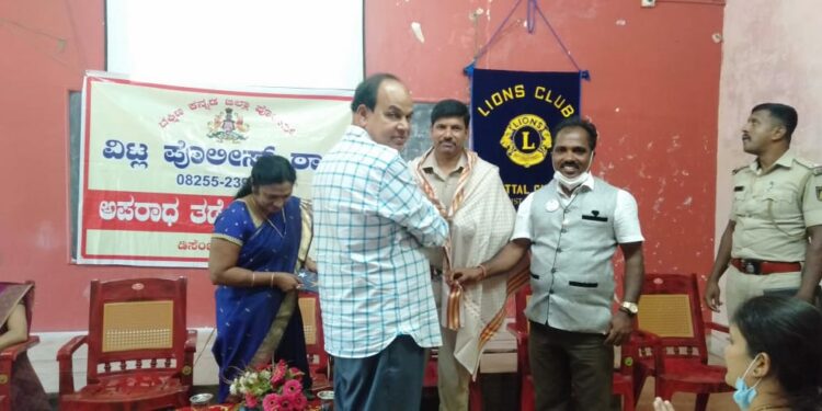 ವಿಟ್ಲ: ಅಪರಾಧ ತಡೆ ಮಾಸಾಚರಣೆ ಕಾರ್ಯಕ್ರಮದಲ್ಲಿ ವಿಟ್ಲ ಸರ್ಕಲ್ ಇನ್ಸ್ಪೆಕ್ಟರ್ ನಾಗರಾಜ್ ರವರಿಗೆ ಗೌರವಾರ್ಪಣೆ