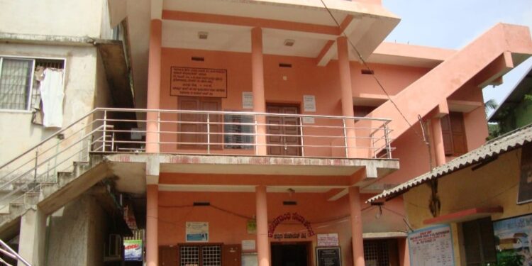 ವಿಟ್ಲ : ಮನೆ ನಿರ್ಮಾಣಕ್ಕೆ ಸರಕಾರದಿಂದ ಬಿಡುಗಡೆಯಾದ ಹಣ ನೀಡಲು 25ಸಾವಿರ ಲಂಚಕ್ಕೆ ಬೇಡಿಕೆ ಆರೋಪ: ಜಿಲ್ಲಾಧಿಕಾರಿಗೆ, ನಗರಾಭಿವೃದ್ಧಿ ಇಲಾಖೆಯ ಕಾರ್ಯದರ್ಶಿಗೆ ದೂರು.!!!