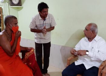 ಕಾರಿಂಜೇಶ್ವರದ ಗಣಿಗಾರಿಕೆ ನಿಲ್ಲಿಸಲು ಕ್ರಮಕೈಗೊಳ್ಳಿ : ಗಣಿ ಸಚಿವ ಹಾಲಪ್ಪಆಚಾರ್ ಗೆ ಪೇಜಾವರ ಶ್ರೀ ಅಹವಾಲು