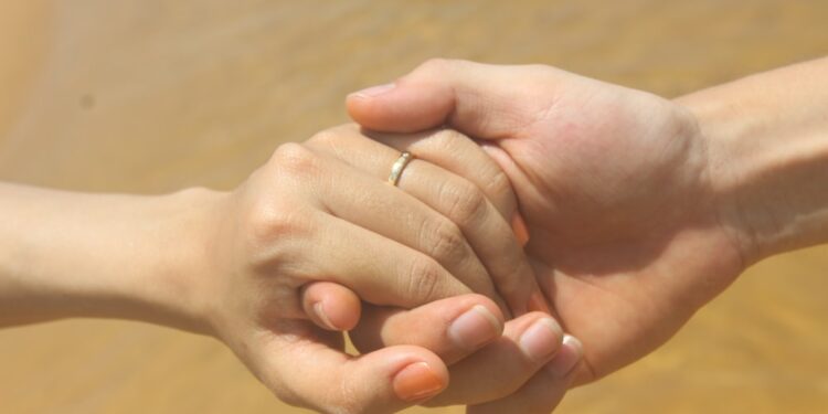 ಮಂಗಳೂರು: ದಾಂಪತ್ಯದಲ್ಲಿ ಬಿರುಕು ಮೂಡಿ ಬೇರಾಗಿದ್ದ ದಂಪತಿ ಕಾನೂನು ಸೇವಾ ಪ್ರಾಧಿಕಾರದ ಮಧ್ಯಸ್ಥಿಕೆಯಿಂದ ಮತ್ತೆ ಜೊತೆಯಾದರು..!!