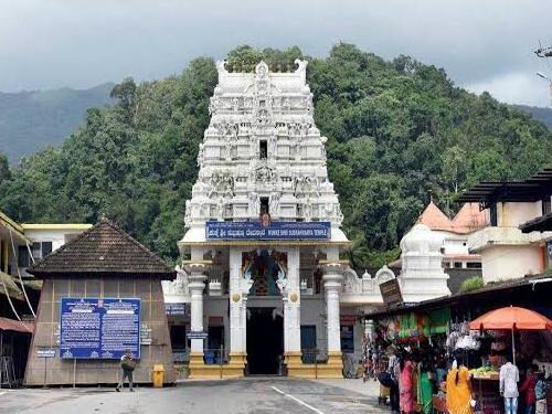 ವೀಕೆಂಡ್ ಕರ್ಫ್ಯೂ ಹಿನ್ನೆಲೆ: ಕುಕ್ಕೆ ಸುಬ್ರಹ್ಮಣ್ಯ ದೇವಸ್ಥಾನದಲ್ಲಿ ಸೇವೆಗಳು ರದ್ದು..!! ವಾರಾಂತ್ಯ ದೇವರ ದರ್ಶನಕ್ಕೂ ನಿರ್ಬಂಧ