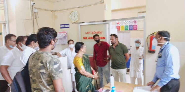 ಪುತ್ತೂರು: ಸರಕಾರಿ ಆಸ್ಪತ್ರೆಯಲ್ಲಿ ಕೆಟ್ಟುಹೋದ ಡಯಾಲಿಸಿಸ್ ಮೆಷಿನ್: ಮಾಜಿ ಶಾಸಕಿ ಶಕುಂತಳಾ ಶೆಟ್ಟಿ ನಿಯೋಗ ಆಸ್ಪತ್ರೆಗೆ ಭೇಟಿ: ಶೀಘ್ರ ದುರಸ್ಥಿಗೊಳಿಸುವಂತೆ ಆಗ್ರಹ