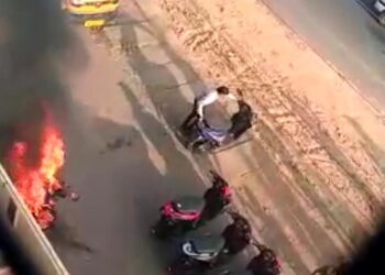 ಬಂಟ್ವಾಳ: ಫೈನಾನ್ಸ್ ನಿಂದ ಕಂತಿನ ವಿಚಾರಕ್ಕೆ ಕಿರಿಕಿರಿ: ಶೋ ರೂಮ್ ಎದುರುಗಡೆ ಬೈಕ್ ಗೆ ಬೆಂಕಿ ಹಚ್ಚಿದ ಬೈಕ್ ಮಾಲಕ…!!