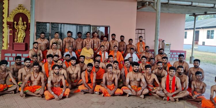 ಕಾರಿಂಜ ಕ್ಷೇತ್ರದ ಪಾವಿತ್ರ್ಯತೆ ರಕ್ಷಣೆಯ ಸಂಕಲ್ಪಕ್ಕಾಗಿ ಮತ್ತು ಲೋಕಕಲ್ಯಾಣಾರ್ಥವಾಗಿ ಹಿಂ.ಜಾ.ವೇ. ವತಿಯಿಂದ ಶಿವಮಾಲಧಾರಣೆ