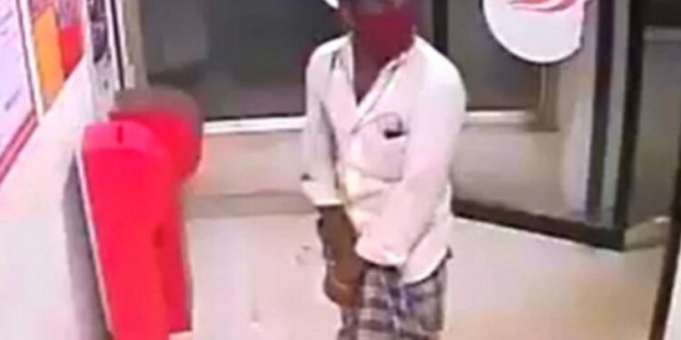 ಮಂಗಳೂರು: ಎಟಿಎಂ ಯಂತ್ರವನ್ನು ಜಖಂಗೊಳಿಸಿ ಹಣ ದೋಚಲು ವಿಫಲ ಯತ್ನ: ಆರೋಪಿ ಪೊಲೀಸ್ ವಶಕ್ಕೆ..!!