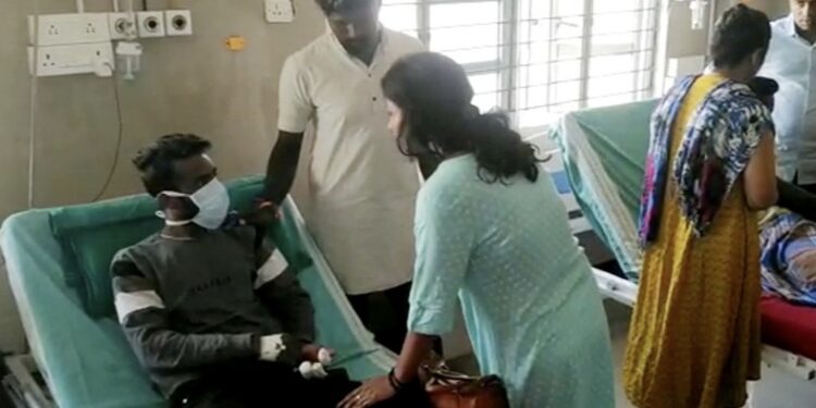 ನೋವಿನಲ್ಲೂ ಮಾನವೀಯತೆ ಮೆರೆದ ಹರ್ಷ ಕುಟುಂಬ: ಅಂತಿಮ ಯಾತ್ರೆಯಲ್ಲಿ ಗಾಯಗೊಂಡವರಿಗೆ ಪರಿಹಾರ ಹಂಚಿಕೆ..!!